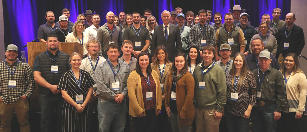 Group photo of attendees at the 2022 CHS New Leaders Forum with Jay Debertin