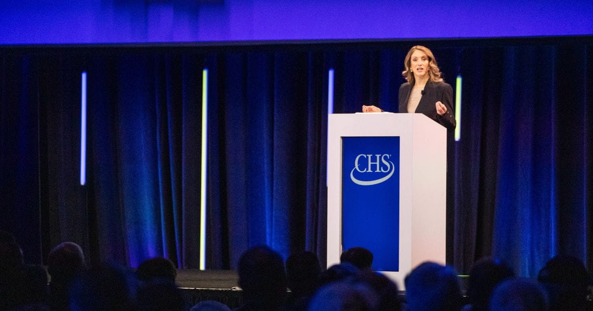 Olivia Nelligan speaking on stage at the 2025 Ģ��ֱ�� Annual Meeting 
